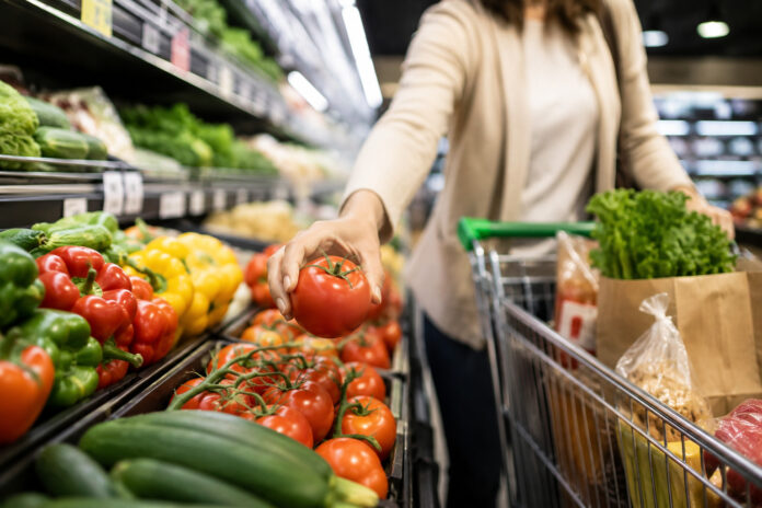 Scaffale supermercato + verdure “sotto osservazione”